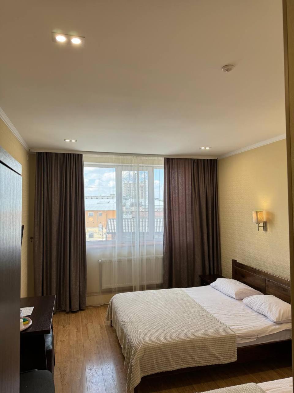 Passage Hotel Ternopil Ngoại thất bức ảnh